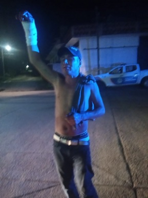 Casi le cercenan la mano con un machete en riña en Jardines del Mar