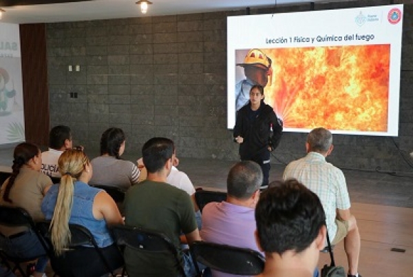 Capacitan a trabajadores del Ayuntamiento de PV en prevención de incendios y emergencias