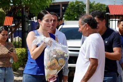 Siguen apoyando con despensas a familias afectadas en Puerto Vallarta