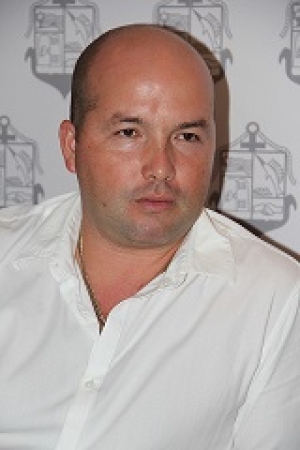 Renuncia Carlos Gerard