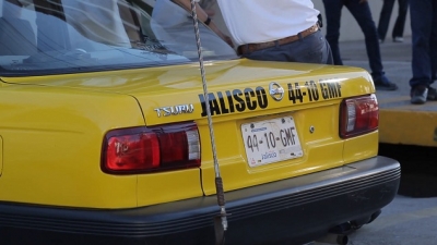 Taxistas exigen al gobernador que cumpla su palabra y entregue nuevos permisos