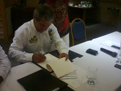 Jorge Chavoya firma