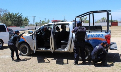 Policías aprenden técnicas para actuar ante una emboscada