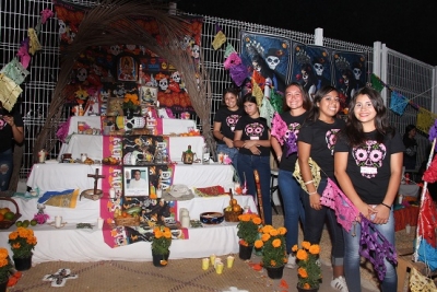 Gran asistencia al Festival de Tumbas y Altares de Muertos