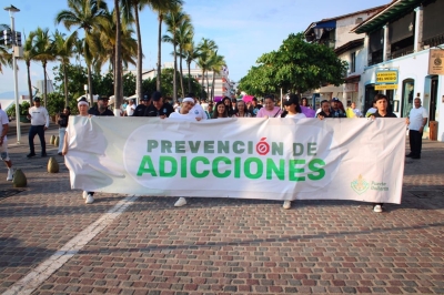 Desfilan en Puerto Vallarta para conmemorar el Día Internacional de la Lucha Contra el Uso Indebido de Sustancias