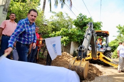 Inicia Jaime Cuevas obras en beneficio de 11 mil habitantes de Bucerías