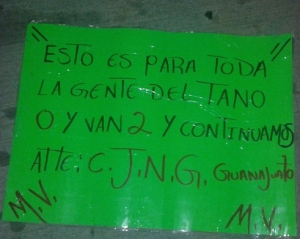Cártel deja narco manta en León con tres ejecutados