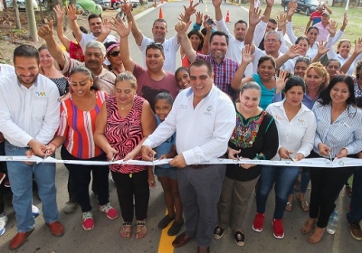 Celebran llegada de buenas obras a la colonia 12 de Octubre