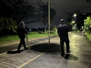 Policías refuerzan la seguridad en el parque lineal de Fluvial Vallarta