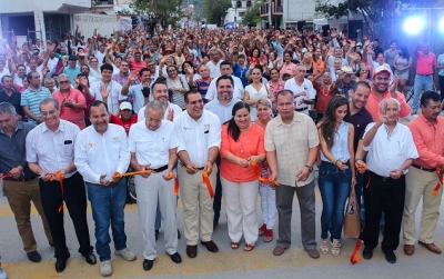 Fiesta en Versalles y Díaz Ordaz; inaugura Dávalos la calle Viena