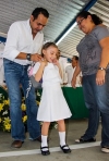 Rafa González continúa entregando útiles escolares