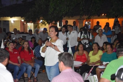 Violeta Becerra avanza rumbo al congreso con el apoyo de la gente