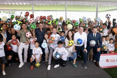 Comparte Fernando Hierro experiencias deportivas y de vida a niñas y niños jaliscienses