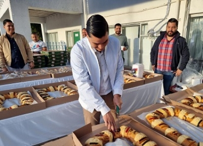 Comparte la Familia SEAPAL la tradicional Rosca de Reyes