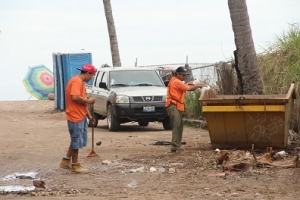 Limpian playas de Puerto Vallarta