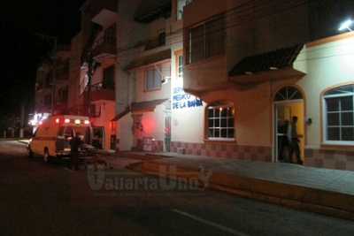 Reportan cuatro turistas lesionados en playa Caletas esta madrugada; fueron trasladados a hospitales de PV