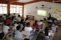 Brinda DIF orientación a jóvenes sobre uso de redes sociales