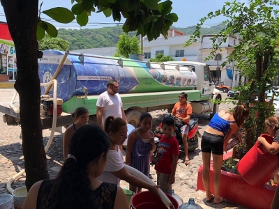 Atiende Seapal con pipas a vecinos de la 5 de Diciembre y López Mateos