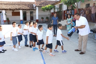 Inicia el registro de alumnos de primer ingreso al programa de uniformes y zapatos