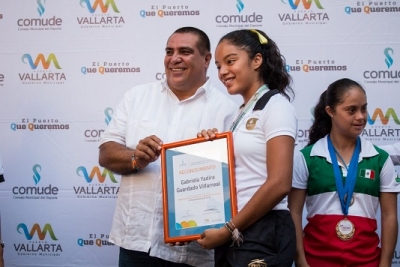 Puerto Vallarta reconoce a sus deportistas destacados