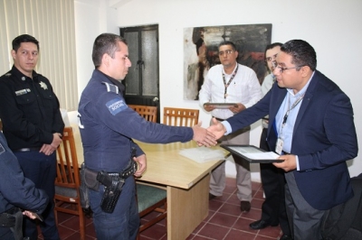 Empresa de tiendas de conveniencia, reconoce trabajo policial