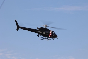 Santa Claus llega en helicóptero y llena de alegría La Lija con el Operativo NaviDar