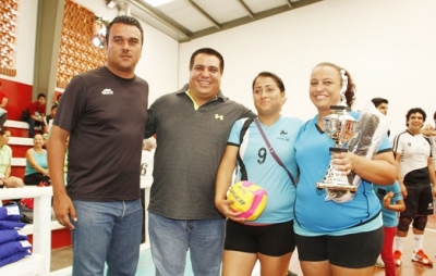 Arturo Dávalos premió a campeones del Inter Delegacional de Voleibol