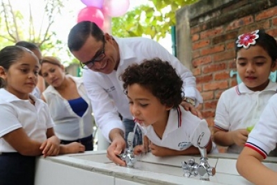 La Primaria Francisco González Bocanegra ya tiene Bebederos