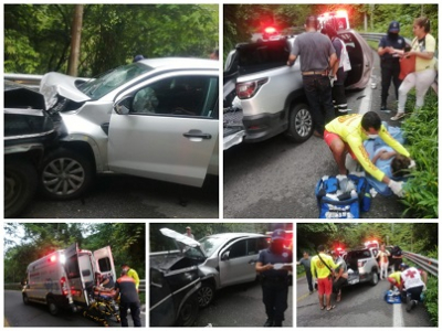 Sin precaución al manejar con lluvia, chocan dos camionetas adelante de Boca de Tomatlán