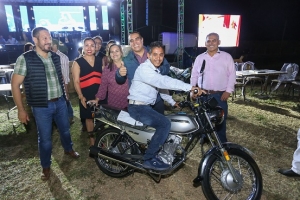 Llama Arturo Dávalos a seguir redoblando esfuerzos por PV