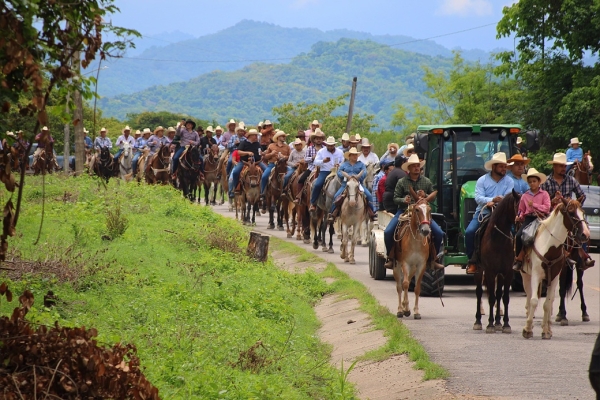 Las Palmas vive la tradicional cabalgata de las pre paseadas