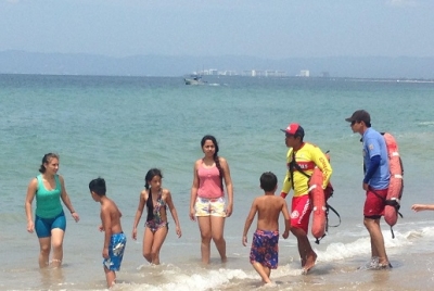 Realizan búsqueda de joven turista desaparecido en el mar; se perdió en playa Flamingos en la zona hotelera