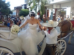 La boda del Mochilas y el destape del Peri