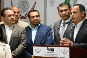 Respalda Dávalos frente común para que aeropuertos paguen impuestos