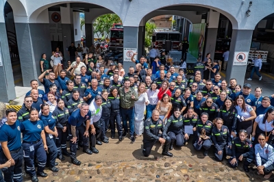 Arq. Luis Munguía reconoce la gran labor de los bomberos en su día