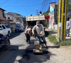 ¡Más calles atendidas en tu colonia! Continúa el programa de bacheo en Puerto Vallarta
