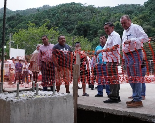 Profe Michel arranca construcción de otro domo escolar