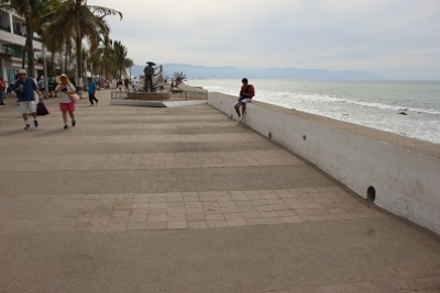 Mejoran imagen visual en el Malecón de la Marina