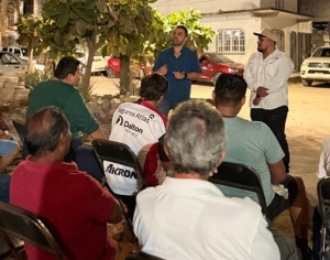 Ra Aguilar visita la colonia Educación y recibe el respaldo de vecinos