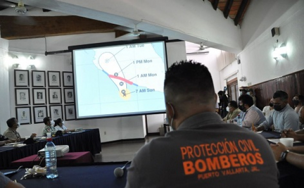 Mantienen autoridades monitoreo del Huracán Rick; esperan efectos menores en la Bahía