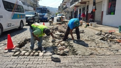 Gobierno municipal realiza trabajo permanente en la rehabilitación de calles