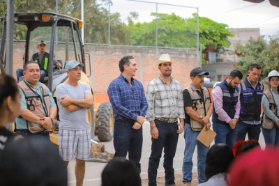 Héctor Santana dio arranque a la construcción de la Techumbre en la colonia La Primavera