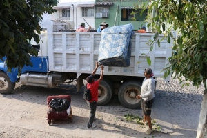 Llevan campaña de descacharrización a la colonia Independencia