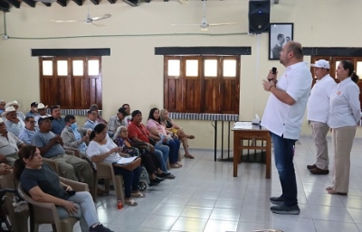 Obras viales, agua, transporte público y módulos de  maquinaria, compromisos de Ramón Guerrero para el campo