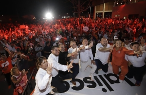 Llama Pablo Lemus a la conciliación, en cierre de campaña, en Puerto Vallarta
