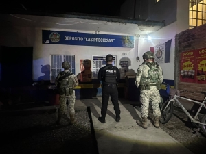 Clausuran depósito de venta de alcohol en Ixtapa; funcionaba como cantina clandestina