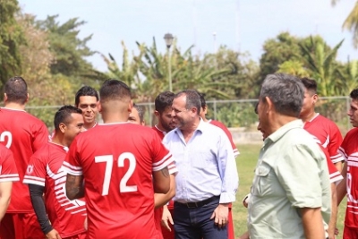 Premia Andrés a Campeones del Torneo Interdependencias