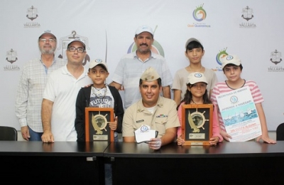 Invitan a niñez vallartense a aprender a navegar en velero