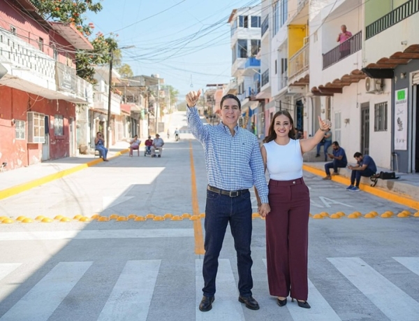 Héctor Santana inaugura la calle 20 de Noviembre en Bucerías y celebra su cumpleaños trabajando