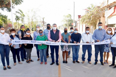 Rehabilitan en concreto hidráulico la calle Amado Nervo en San Vicente